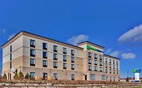 Holiday Inn Express Brockville 2*